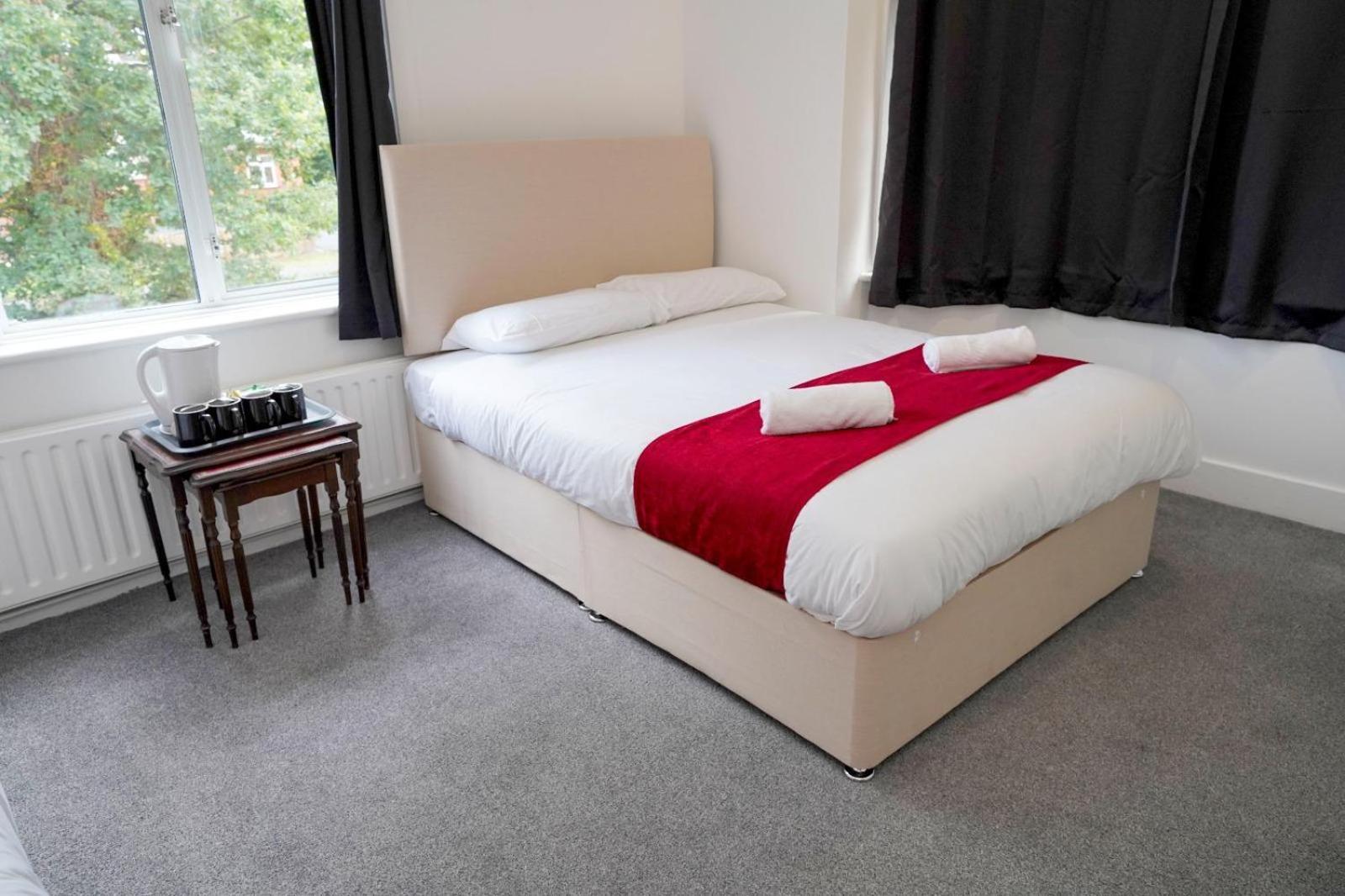 Gatwick Birchwood Lodge With Holiday Parking Horley Exteriér fotografie