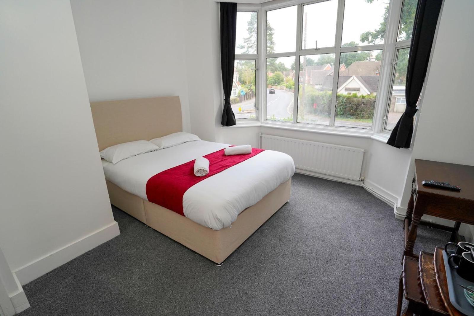 Gatwick Birchwood Lodge With Holiday Parking Horley Exteriér fotografie